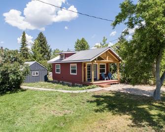 Downtown Cozy Red Cabin - Victor - Budova