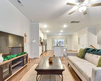 10 مي تو داون تاون: رالي فاميلي ريتريت - ناغيتدالى - غرفة معيشة