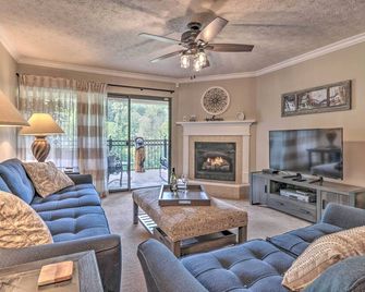 Bootleggers Hideaway in Downtown Gatlinburg! - Gatlinburg - Living room