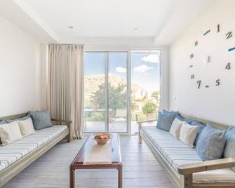 The Holiday House 2 - Kavrochori - Olohuone