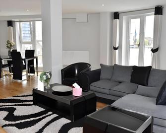 Prime Properties - London - Living room