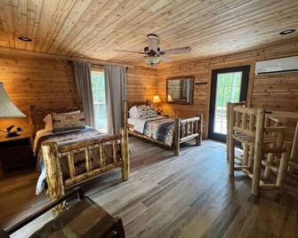 Cozy 1-Bedroom Cabin Retreat - Imperial - Bedroom