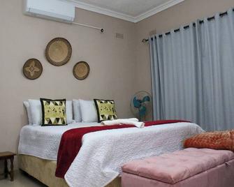 Lulu Guest Lodge, Low-Density Suburbs, Victoria Falls - Victoria Falls - Schlafzimmer
