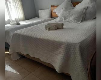 Kennzy Guesthouse - Lichtenburg - Habitación