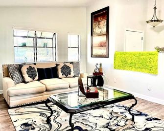 Luxurious Bungalow in Payson - Payson - Вітальня