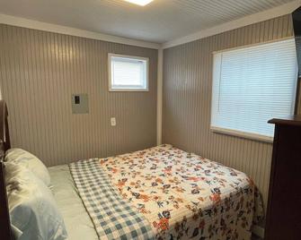 Charming 1-bedroom building in Jay with, AC, on 1 acres of land. - Jay - Habitación