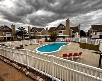 Hawthorn Extended Stay by Wyndham Wichita - Wichita - Svømmebasseng