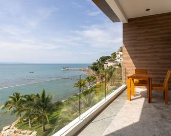 X-Sea Khanom Harbor Bay Resort - Khanom - Balkon