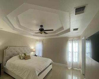 Kika’s House-Lovely 4 Bedroom Home, Entertainment Patio, newly furnished - Eagle Pass - Quarto