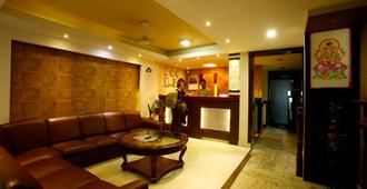 Hotel Nandini - Katmandu - Receptionist
