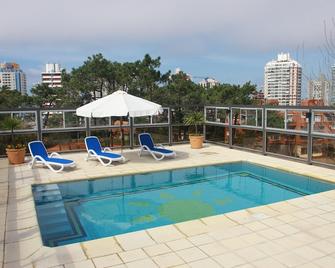 Salto Grande Hotel - ปุนตา เดล เอสเต - สระว่ายน้ำ