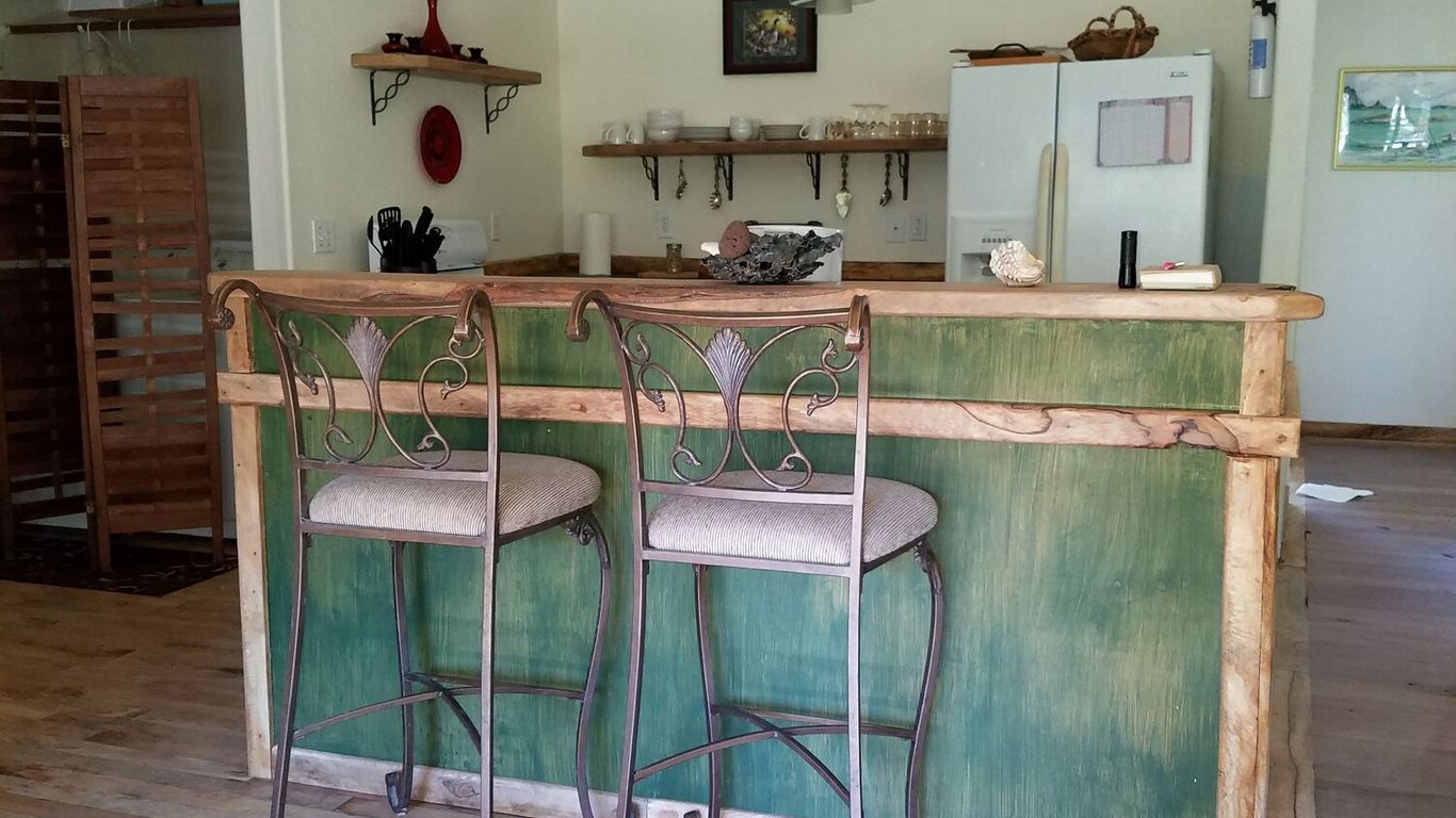 Aloha Crater Lodge and Lava Tube