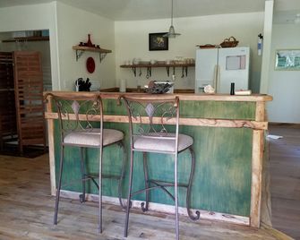 Aloha Crater Lodge and Lava Tube - Volcano - Küche