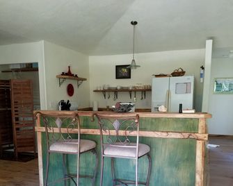 Aloha Crater Lodge and Lava Tube - Volcano - Kök