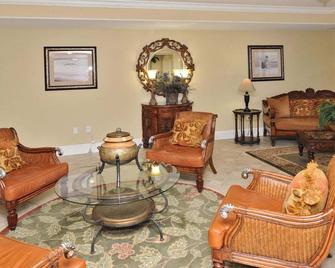 Azure Beach Resort by Panhandle Getaways - Fort Walton Beach - Living room