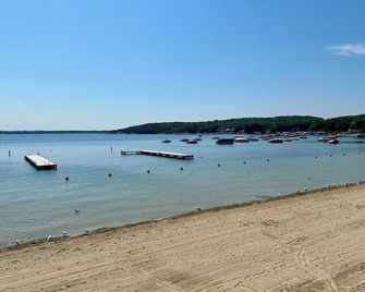 Geneva Wells Inn - Lake Geneva - Beach