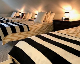 Rosey’s Guest House-a beautiful townhome in Lititz with tons of space and style - Lititz - Bedroom