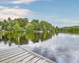 Le Chalet Vert - Waterfront navigable (kayak, paddle board) spa activities - Saint-Jean-de-Matha - Außenansicht