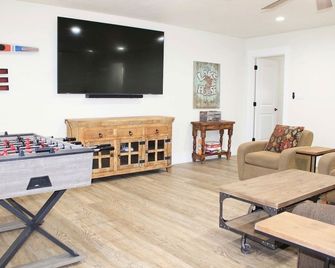 Willard Lodge | Hottub - Pottsboro - Sala de estar