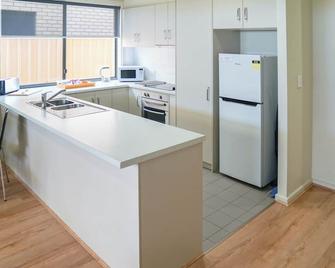 Villas on The Bay Kingscote - Kingscote - Kitchen