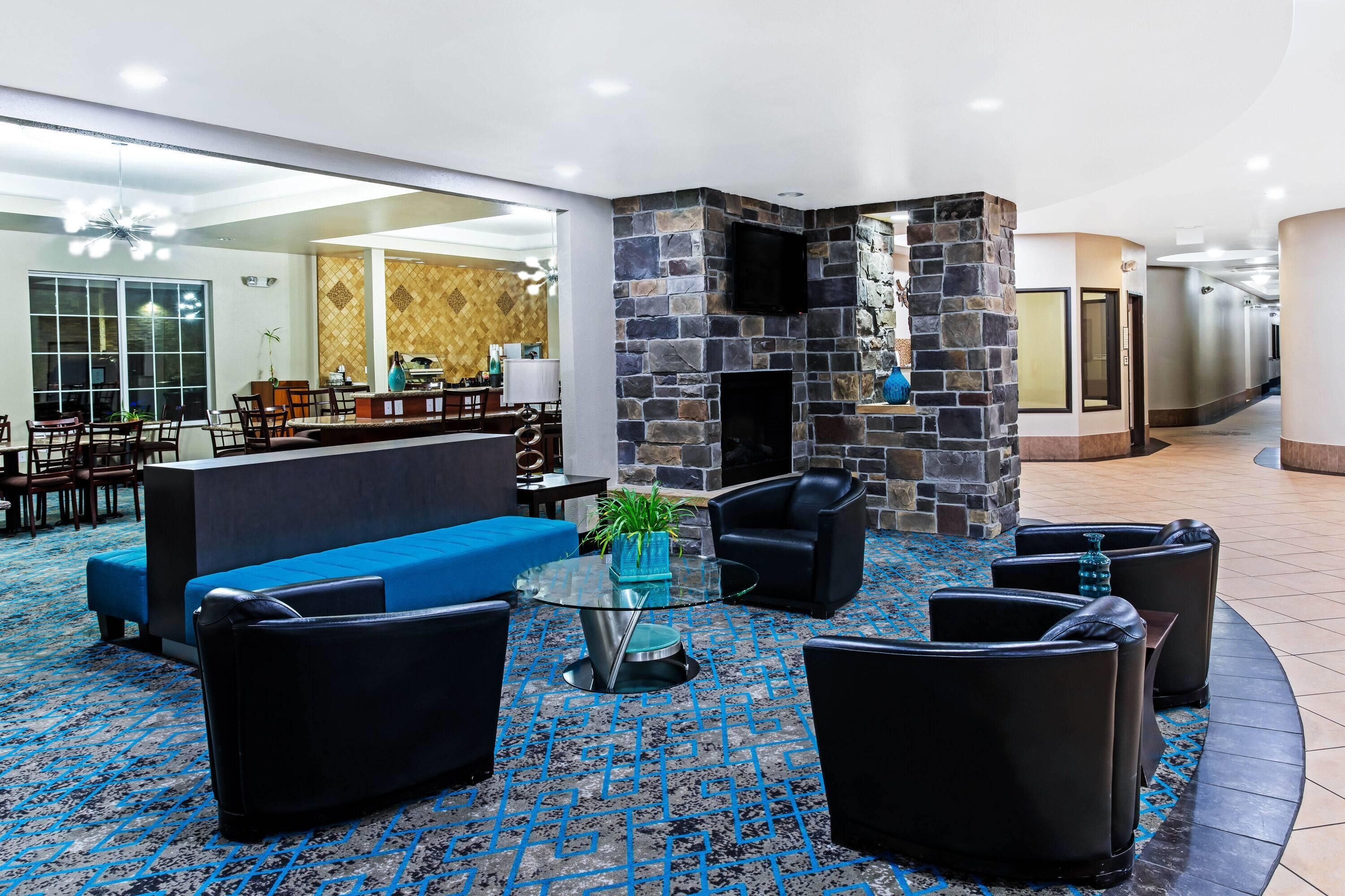 La Quinta Inn & Suites by Wyndham Denver Gateway Park - דנבר - לובי