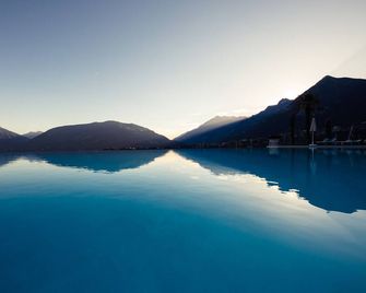 Hotel Tyrol - Scena - Piscina