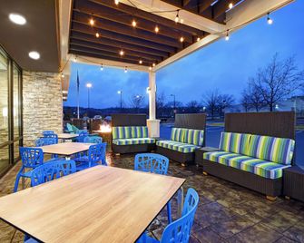 Home2 Suites By Hilton Springdale Cincinnati - Springdale - Binnenhof