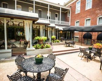 The Guest House Historic Mansion - Natchez - Patio