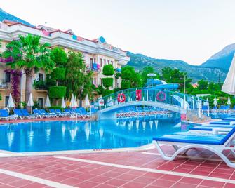 Yel Holiday Resort - Ölüdeniz - Pool