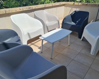 Beautiful villa arranged on 3 floors with sea view within walking distance from Gallipoli. - Nardò - Balcony