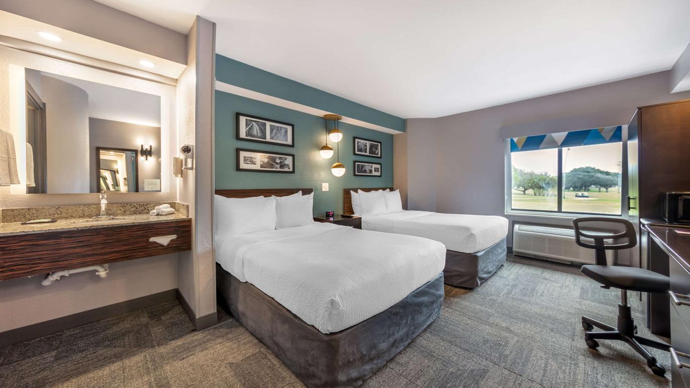 سليب إن ميامي ايربورت