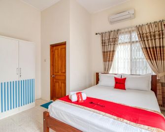 RedDoorz near Universitas Gajah Mada - Yogyakarta - Habitación