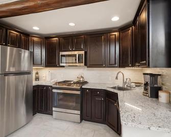 Aspen Stash Pad with Fireplace, Parking, W/D - Aspen - Küche