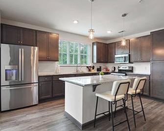 Luxurious King 3BR Suite in North Raleigh! - Raleigh - Cuisine