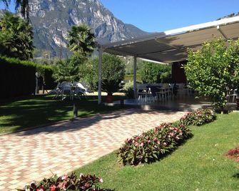 Hotel Villa Rosa - Nago–Torbole - Patio