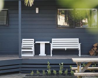 Hugo & Carters Backpackers & Motel - Tauranga - Patio