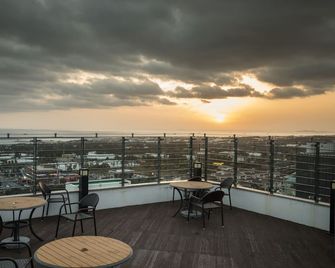 Vistacay Hotel Worldcup - Seogwipo - Balkon