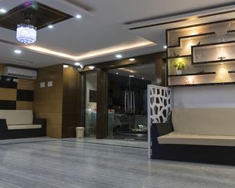 Rajhans Hotel & Resort - Roychak - Lobby