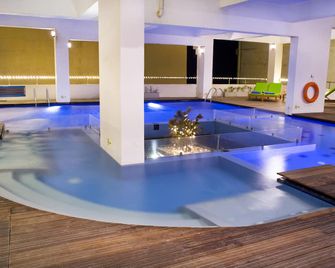 فندق وأجنحة Ocean Edge & Colombo - كولومبو - حوض السباحة