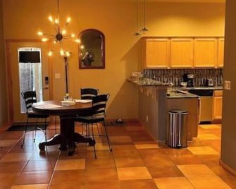 Golfers Paradise - free round of golf for 2 included. - Elephant Butte - Kitchen