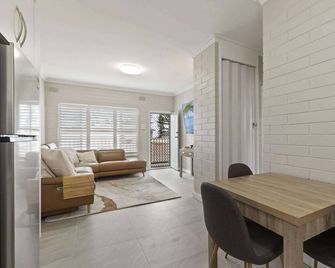 Largs Bay Bliss, 2 Bedroom Beachside Retreat - Largs Bay