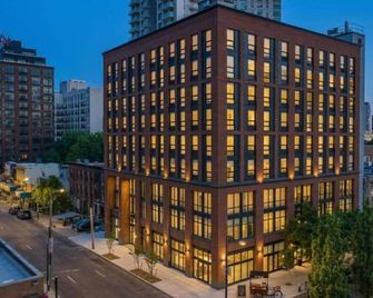 Studio Stay | Queen Bed | Court Square - Queens - Building