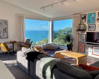 Elevated architectural home with stunning sea views - Dunedin - Salon