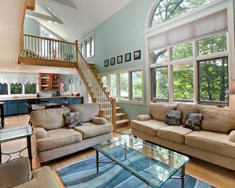 Skaneateles Lake Residence - Homer - Living room