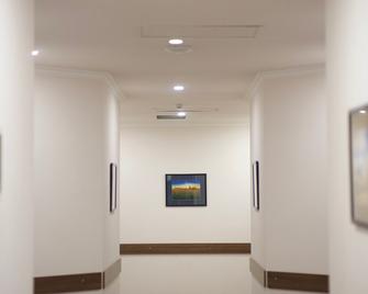 Regineh Hotel - Ereván - Pasillo