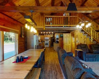 A quiet, outback setting, nestled in the mountains of Snyder County - Milroy - Restaurante