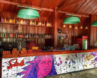 OYO 75340 Klkl Hostel - Ko Chang - Bar