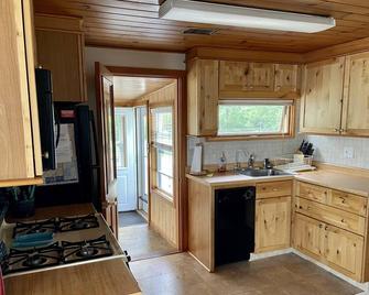 Cottage on Cobbosseecontee Lake. Dates available. - Winthrop - Cucina