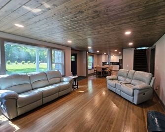 Country Comfort, City Convenience, Creative Inspiration - Gallatin - Wohnzimmer