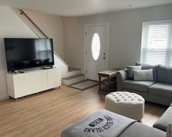The Perfect Shore House In Beach Haven West, Pool, Spa, Firepit, 5 Mins To Lbi - Manahawkin - Living room
